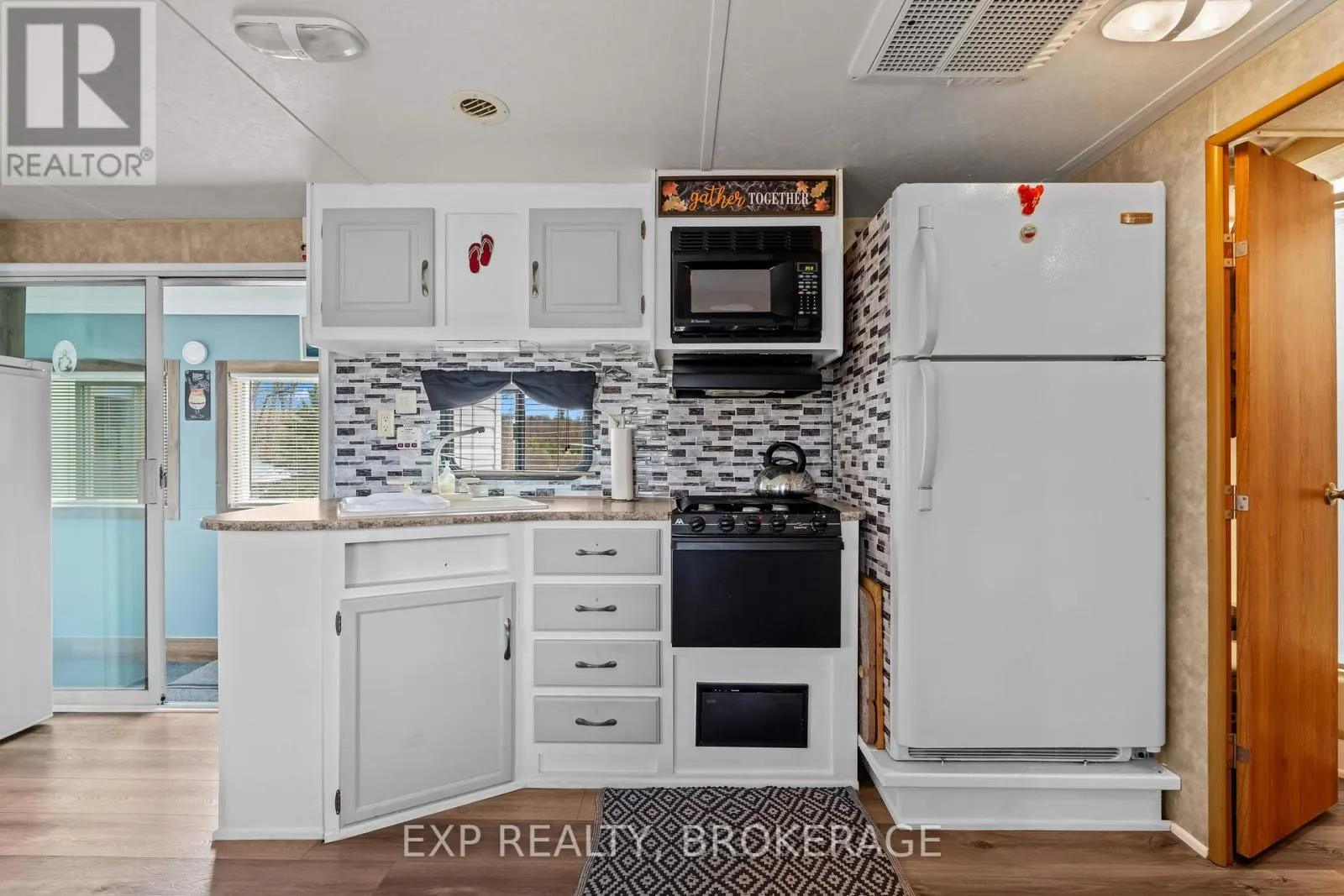 38 - 9 GLENFORD LANE, #38