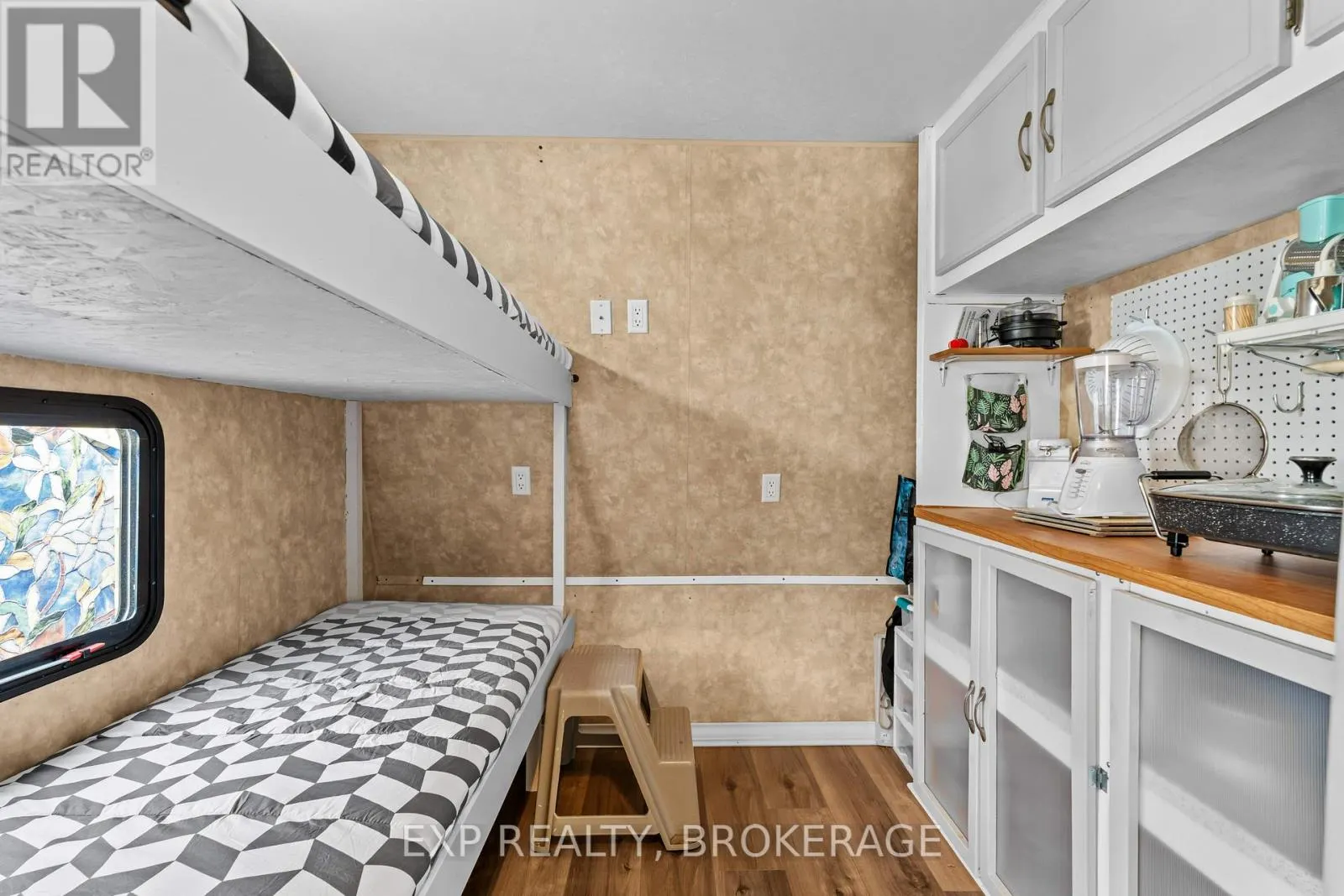 38 - 9 GLENFORD LANE, #38