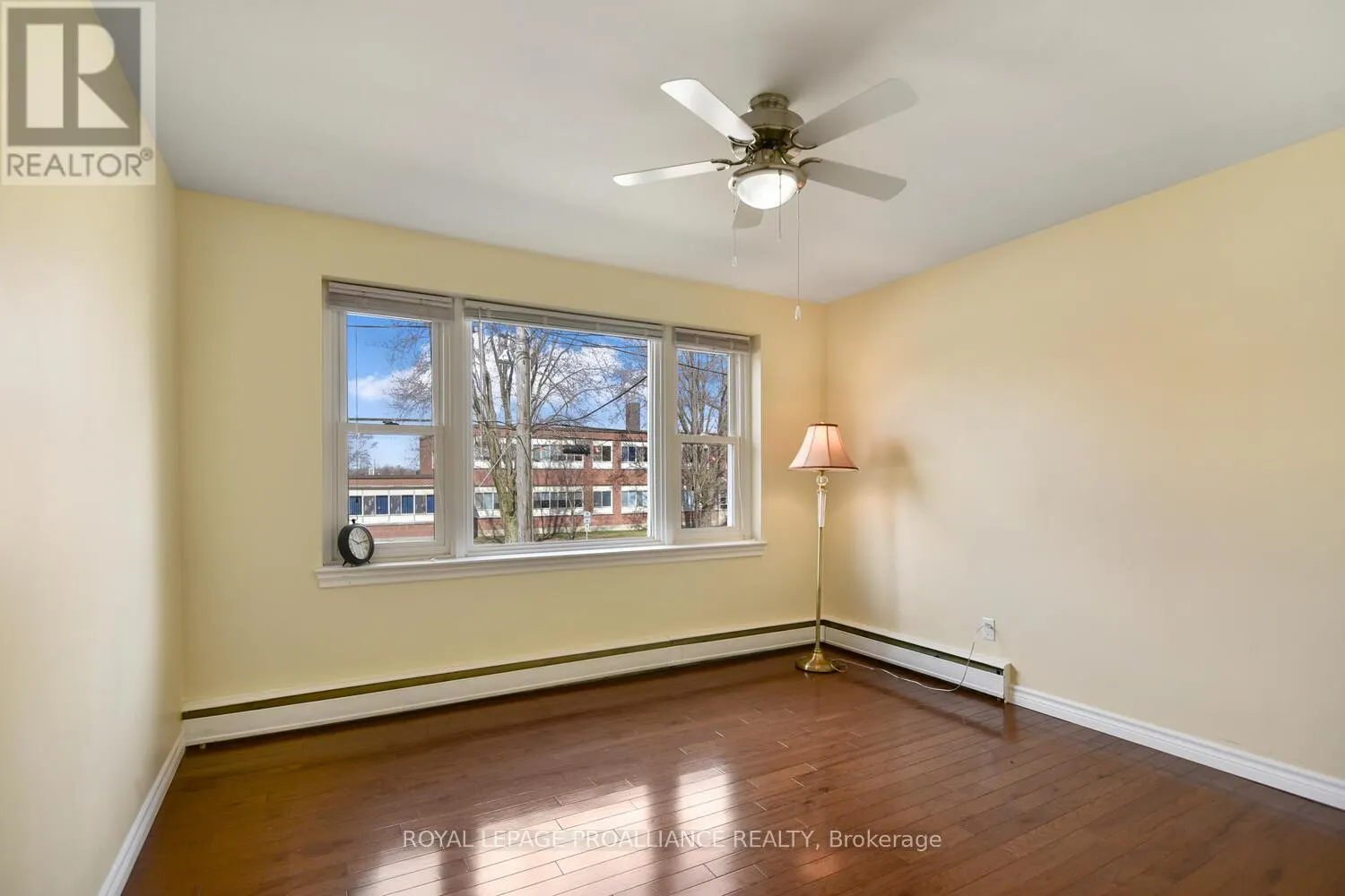 8 - 167 PEARL STREET E