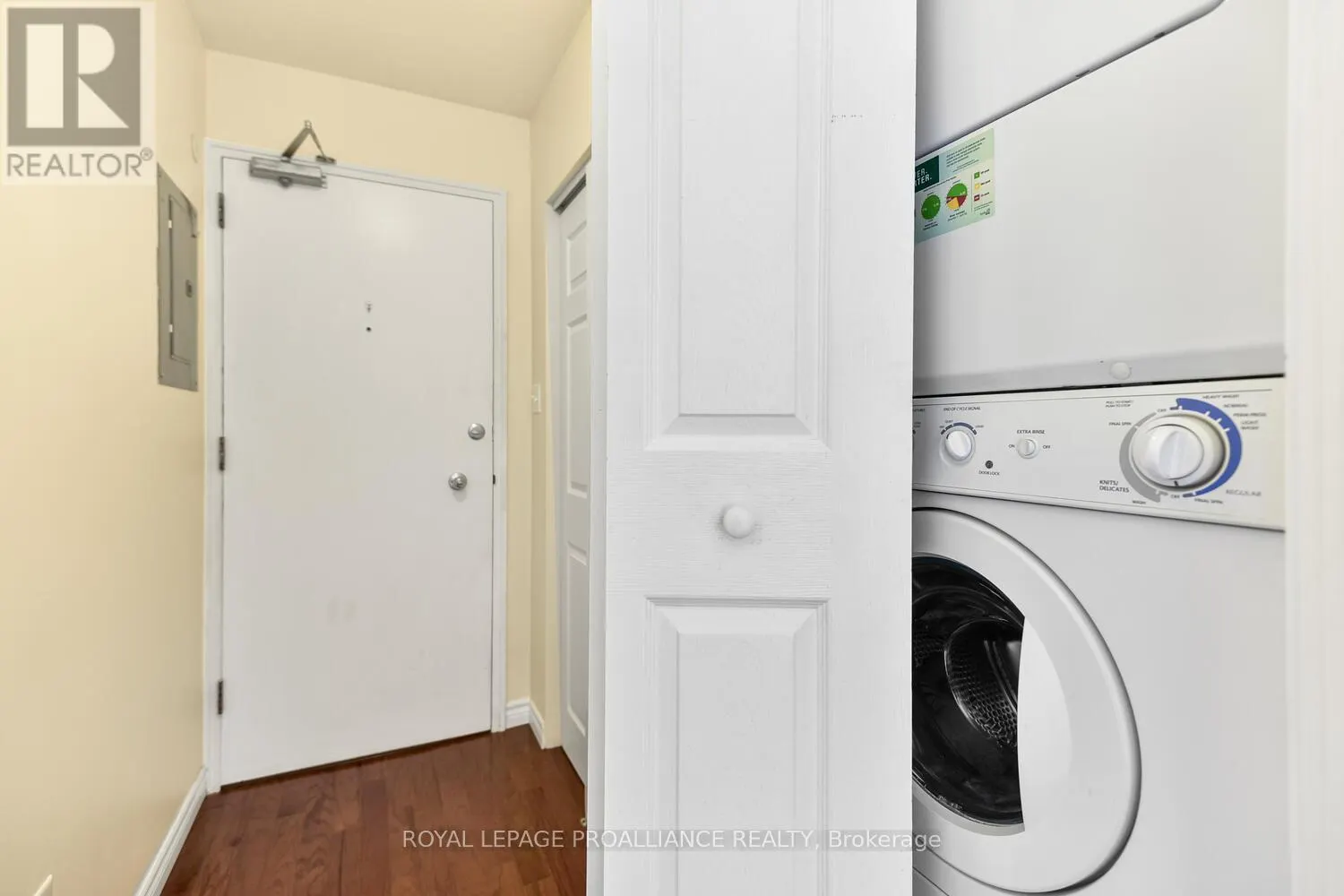 8 - 167 PEARL STREET E