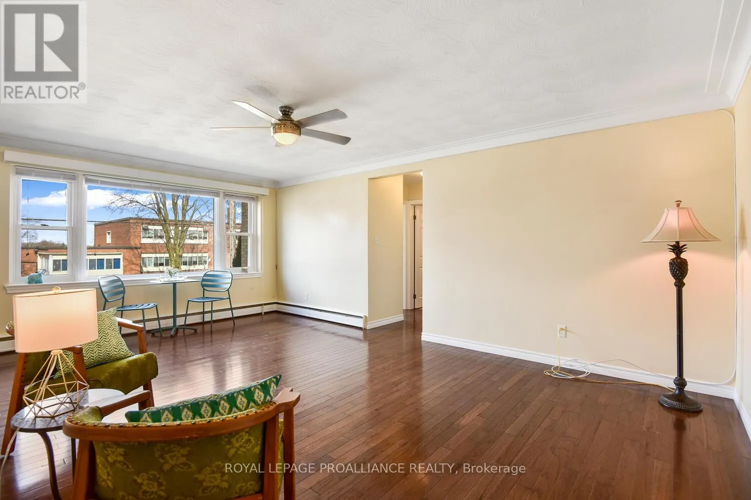 8 - 167 PEARL STREET E