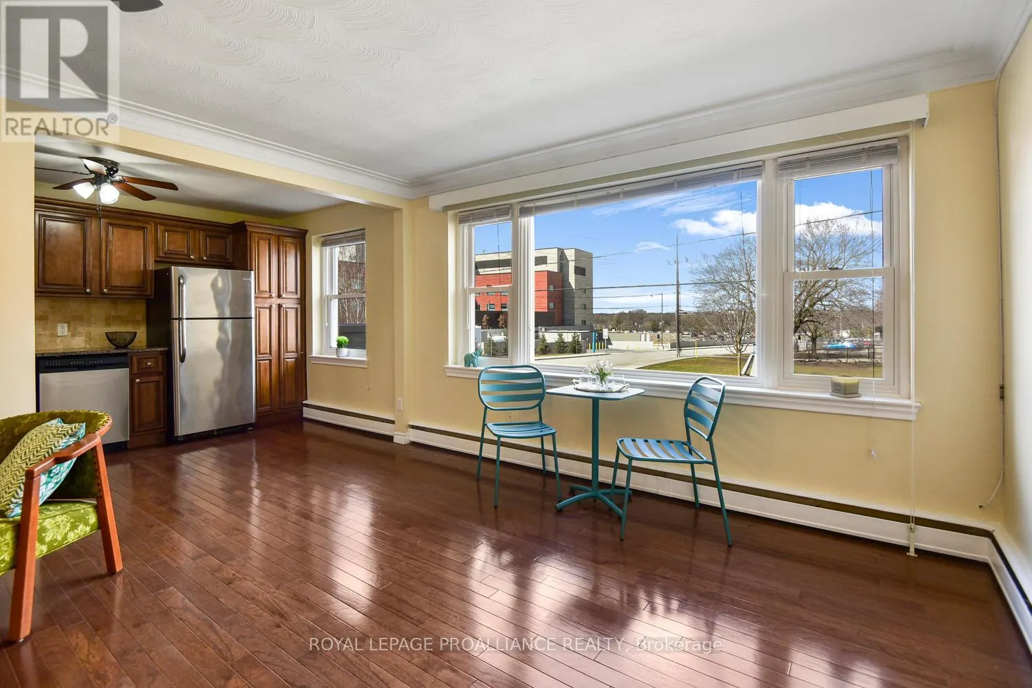 8 - 167 PEARL STREET E