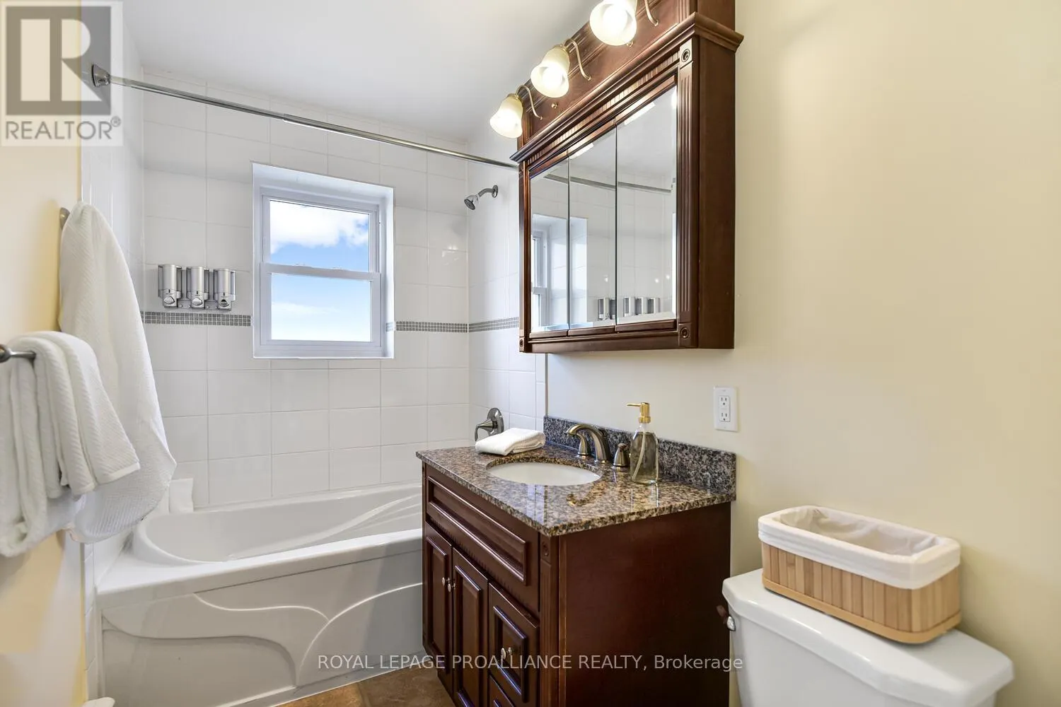 8 - 167 PEARL STREET E