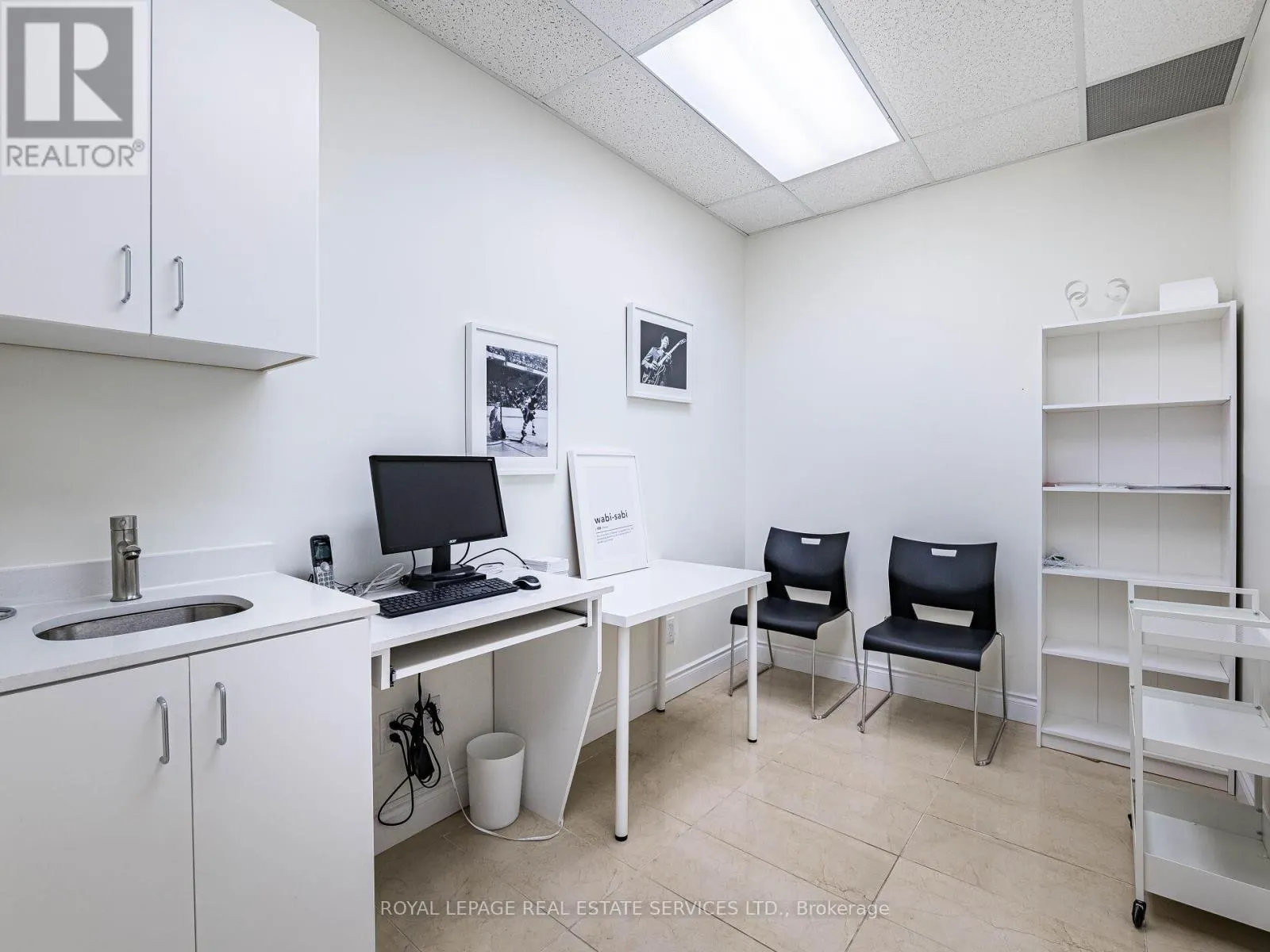4 - 287 DUNDAS STREET E