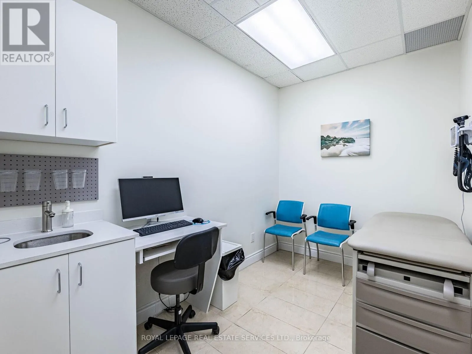 4 - 287 DUNDAS STREET E