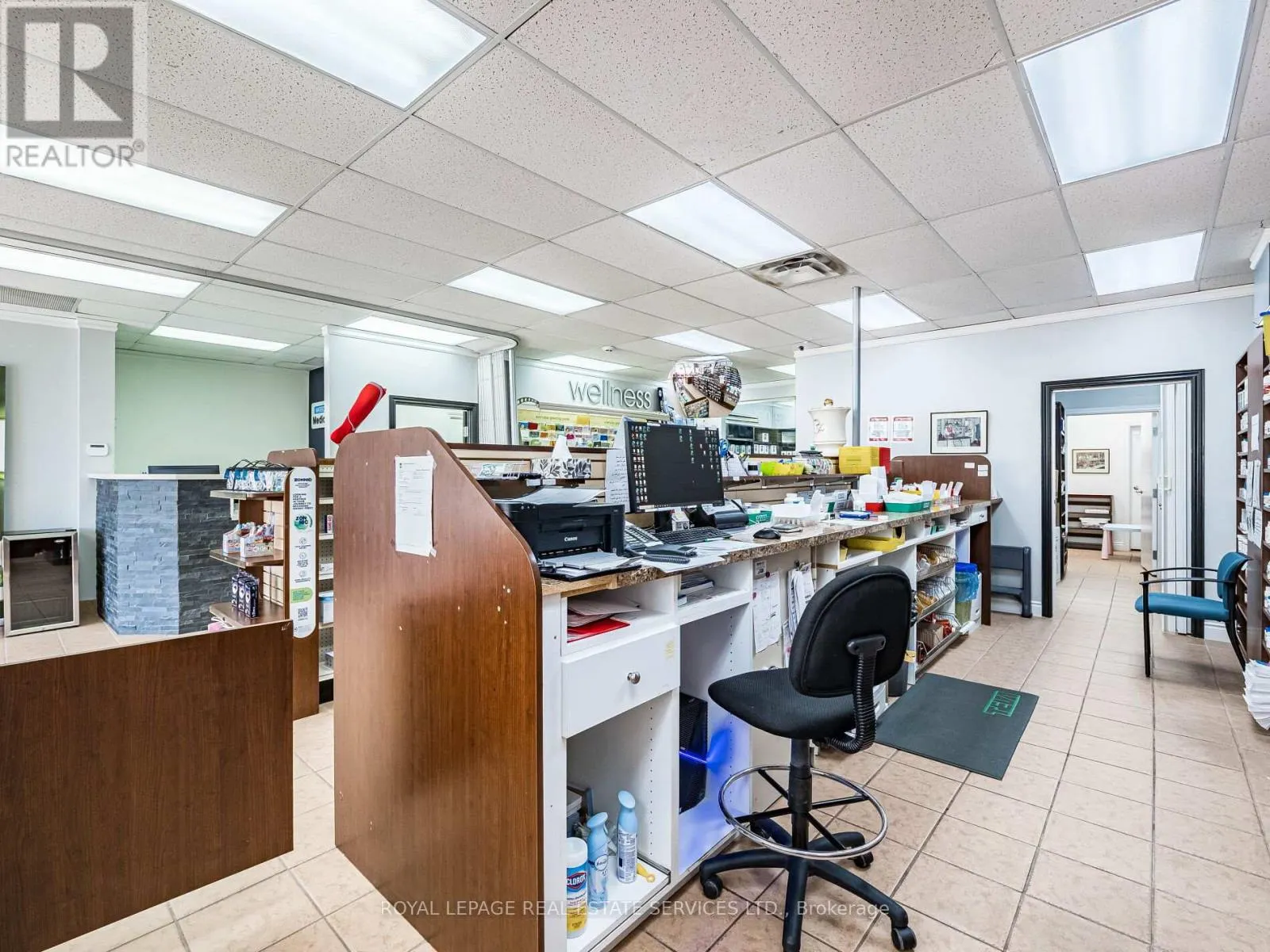 4 - 287 DUNDAS STREET E