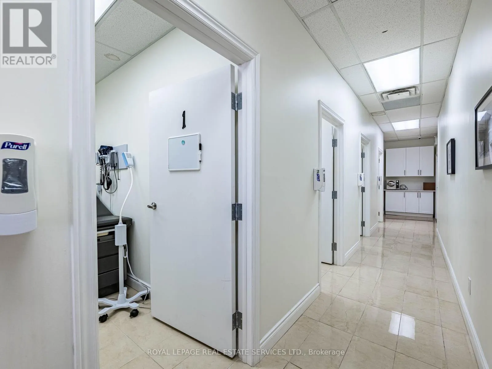 4 - 287 DUNDAS STREET E