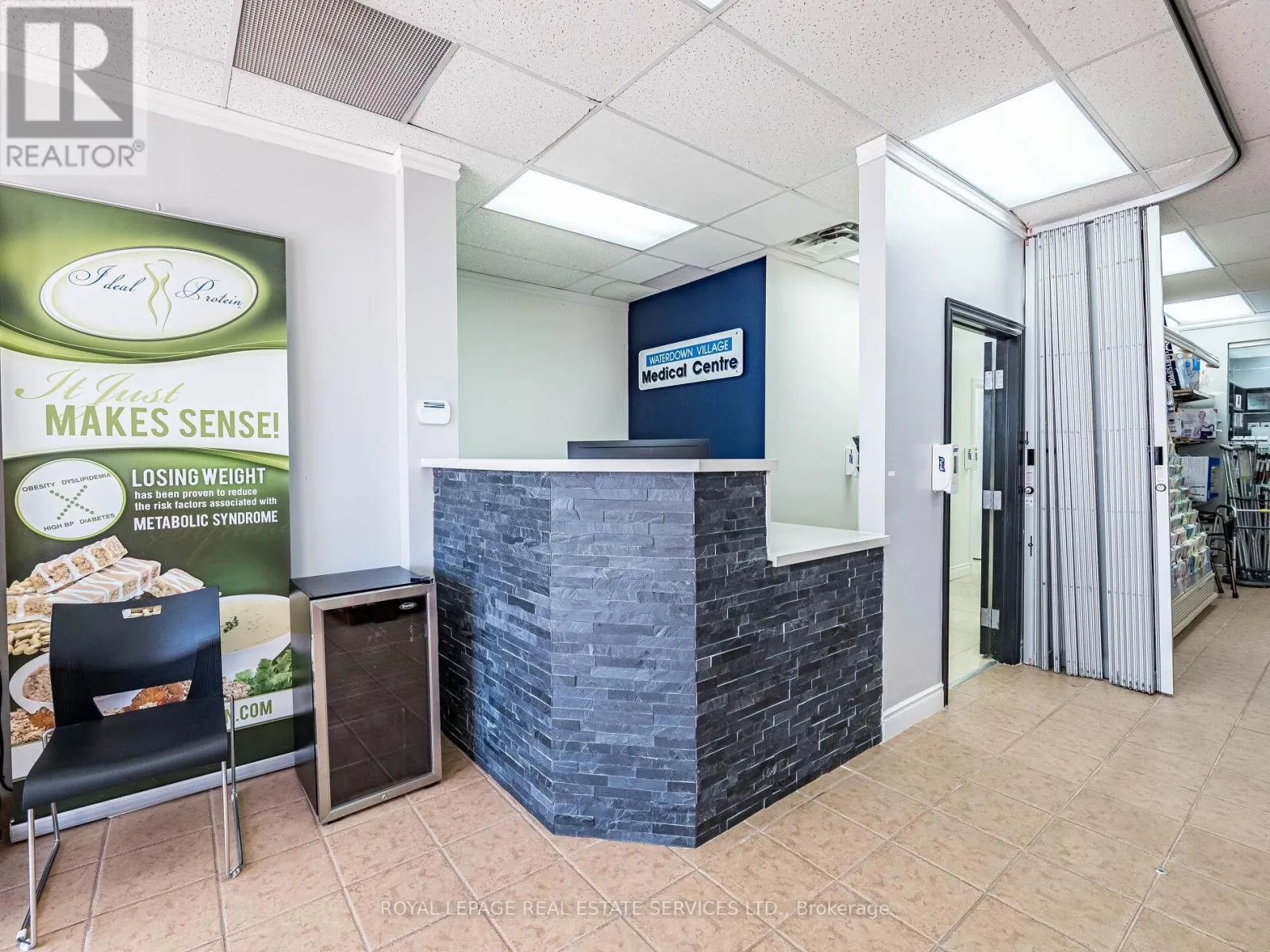 4 - 287 DUNDAS STREET E