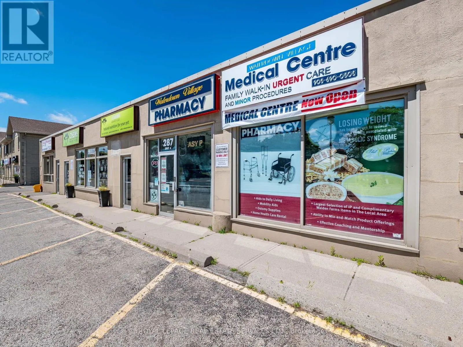 4 - 287 DUNDAS STREET E