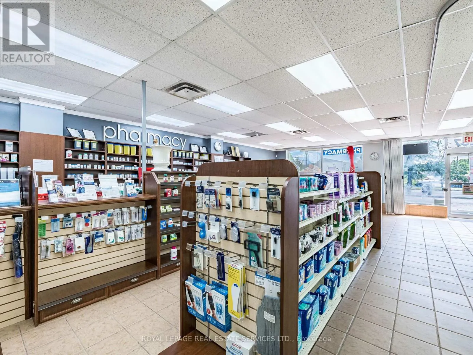 4 - 287 DUNDAS STREET E