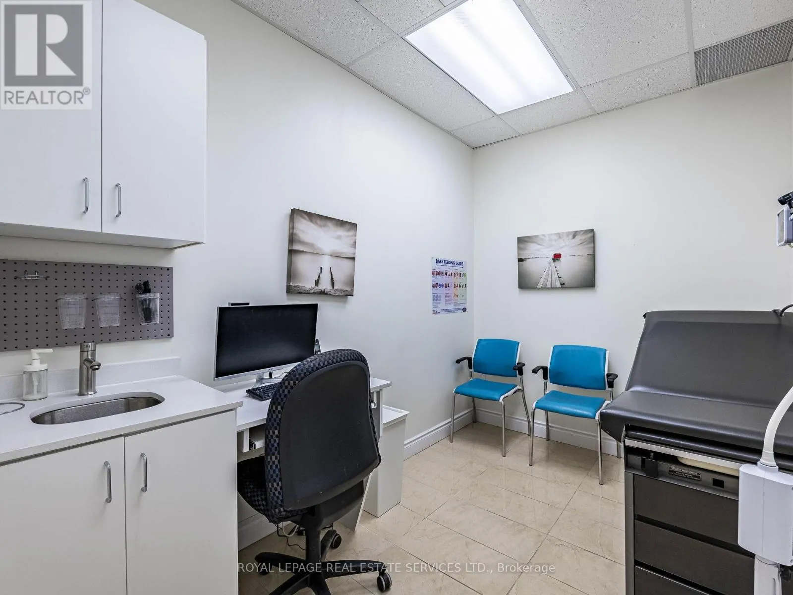4 - 287 DUNDAS STREET E