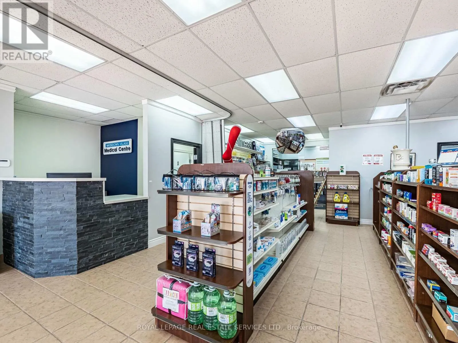 4 - 287 DUNDAS STREET E