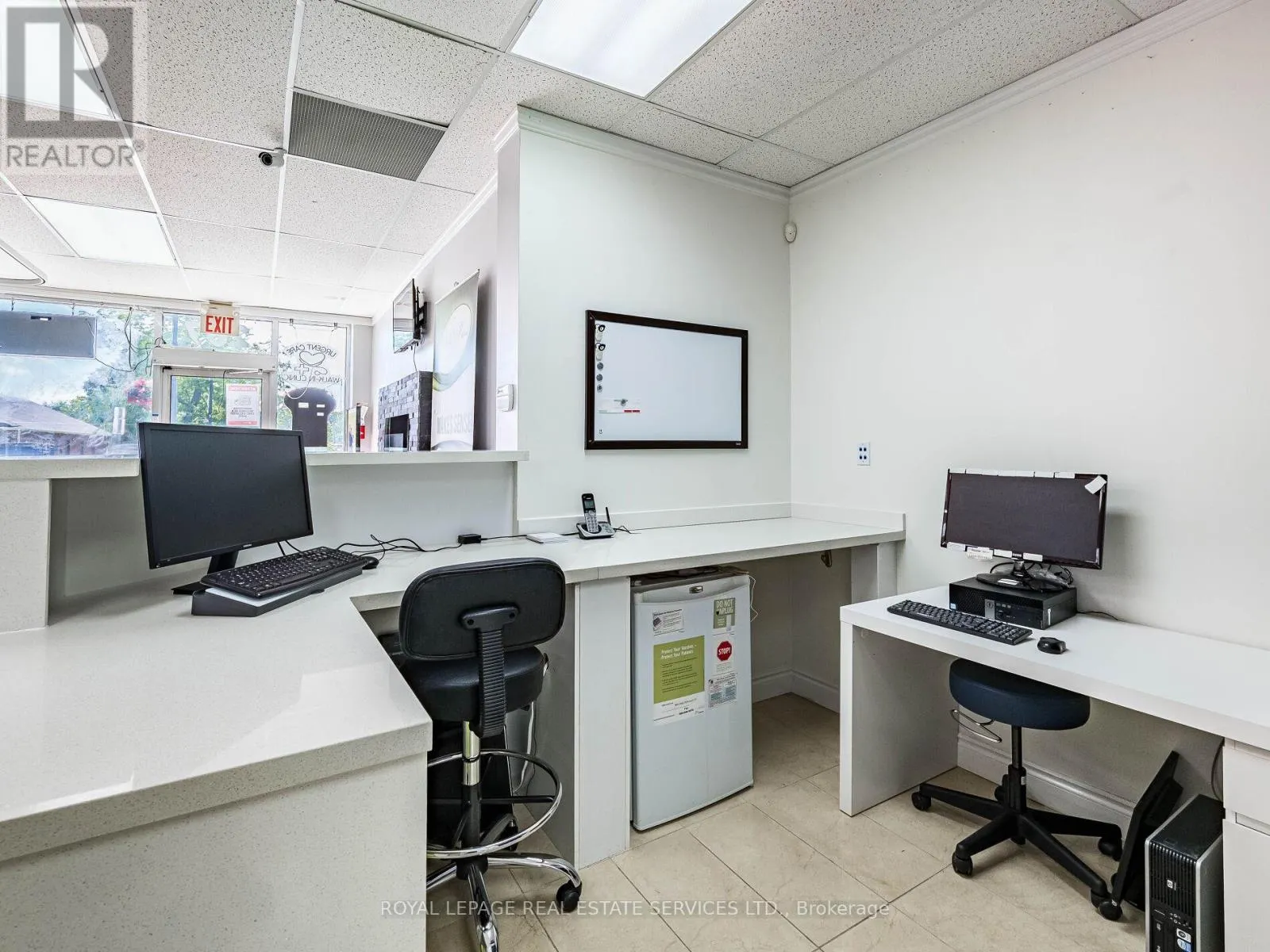 4 - 287 DUNDAS STREET E