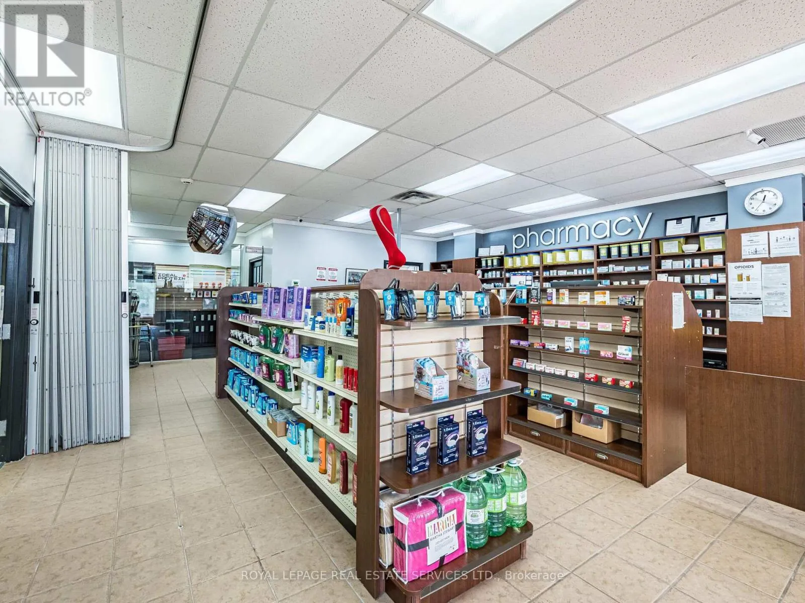 4 - 287 DUNDAS STREET E