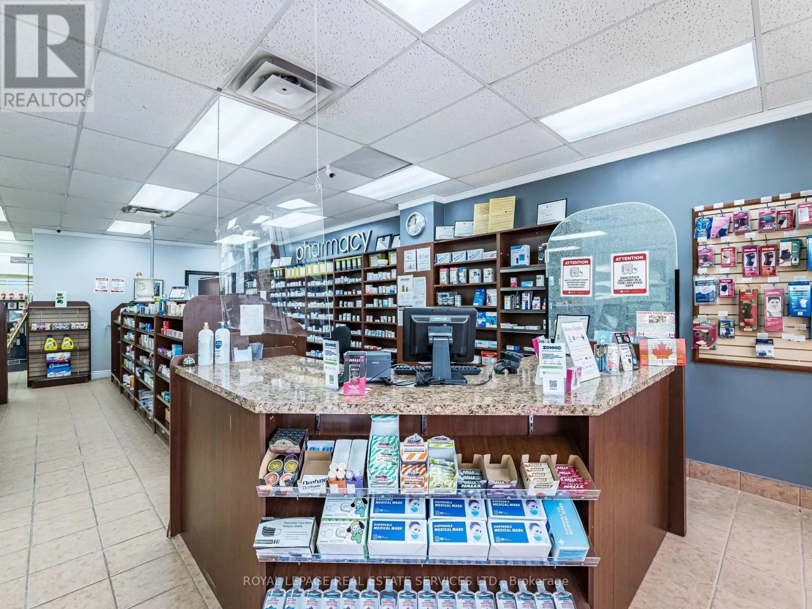 4 - 287 DUNDAS STREET E