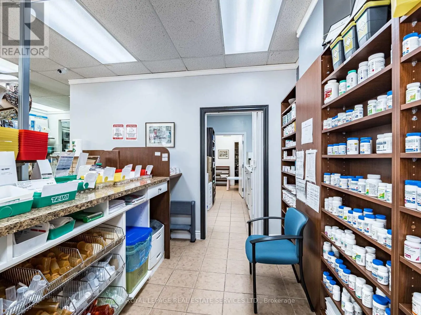 4 - 287 DUNDAS STREET E