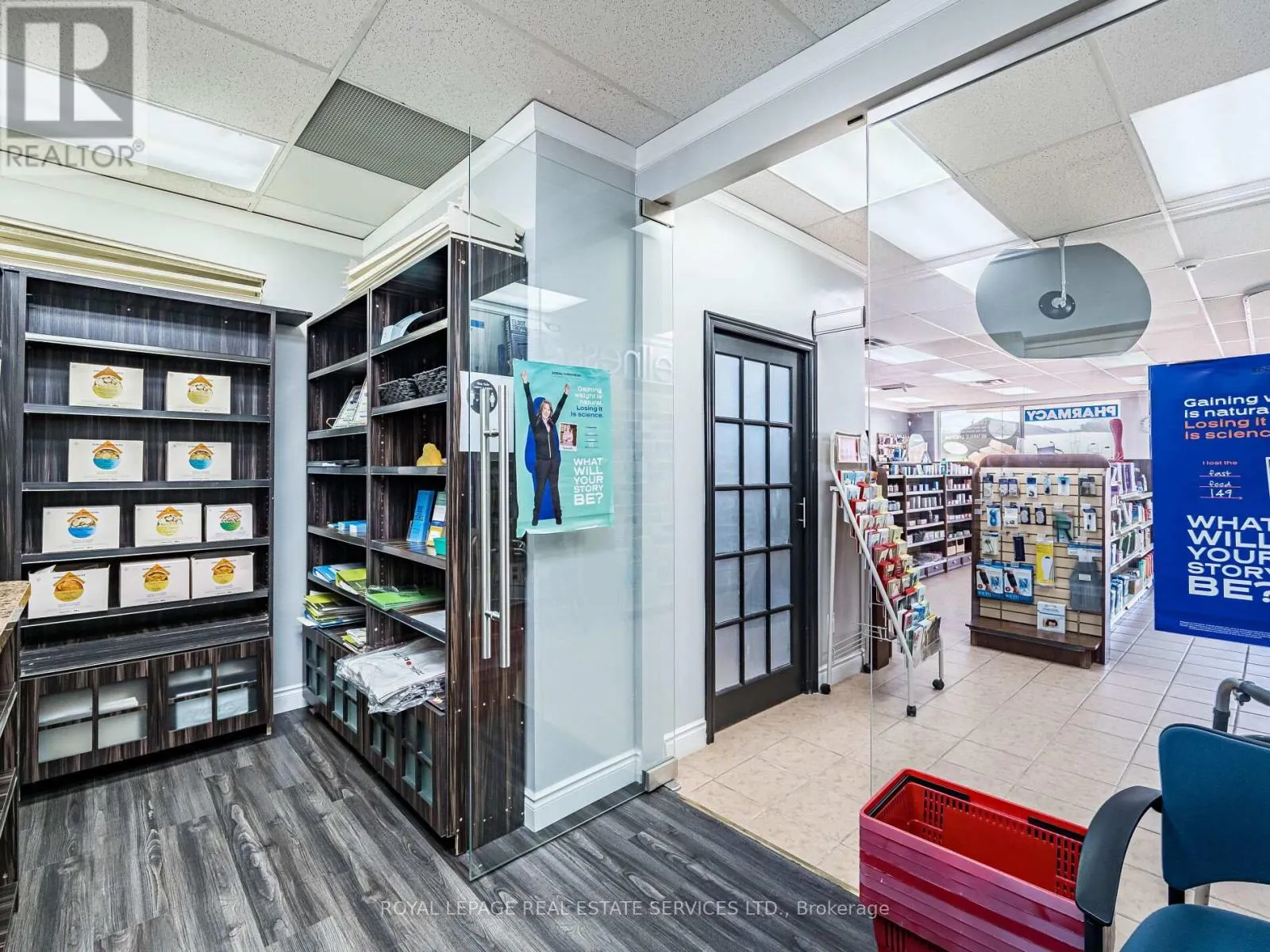 4 - 287 DUNDAS STREET E