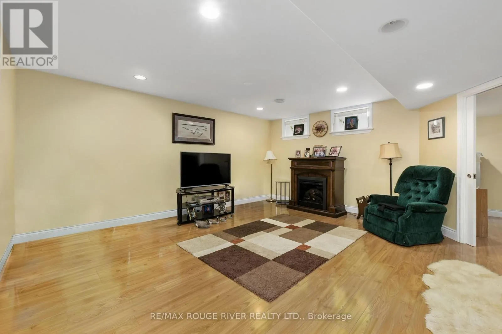 101 - 120 UNIVERSITY AVENUE E, #101