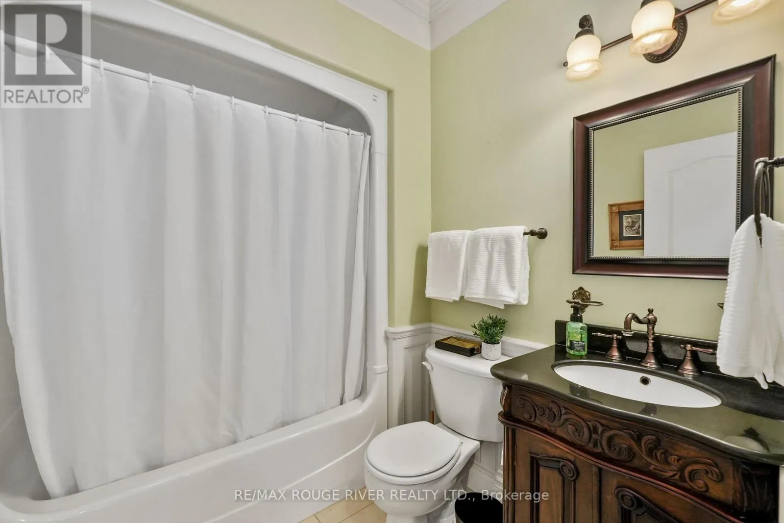 101 - 120 UNIVERSITY AVENUE E, #101