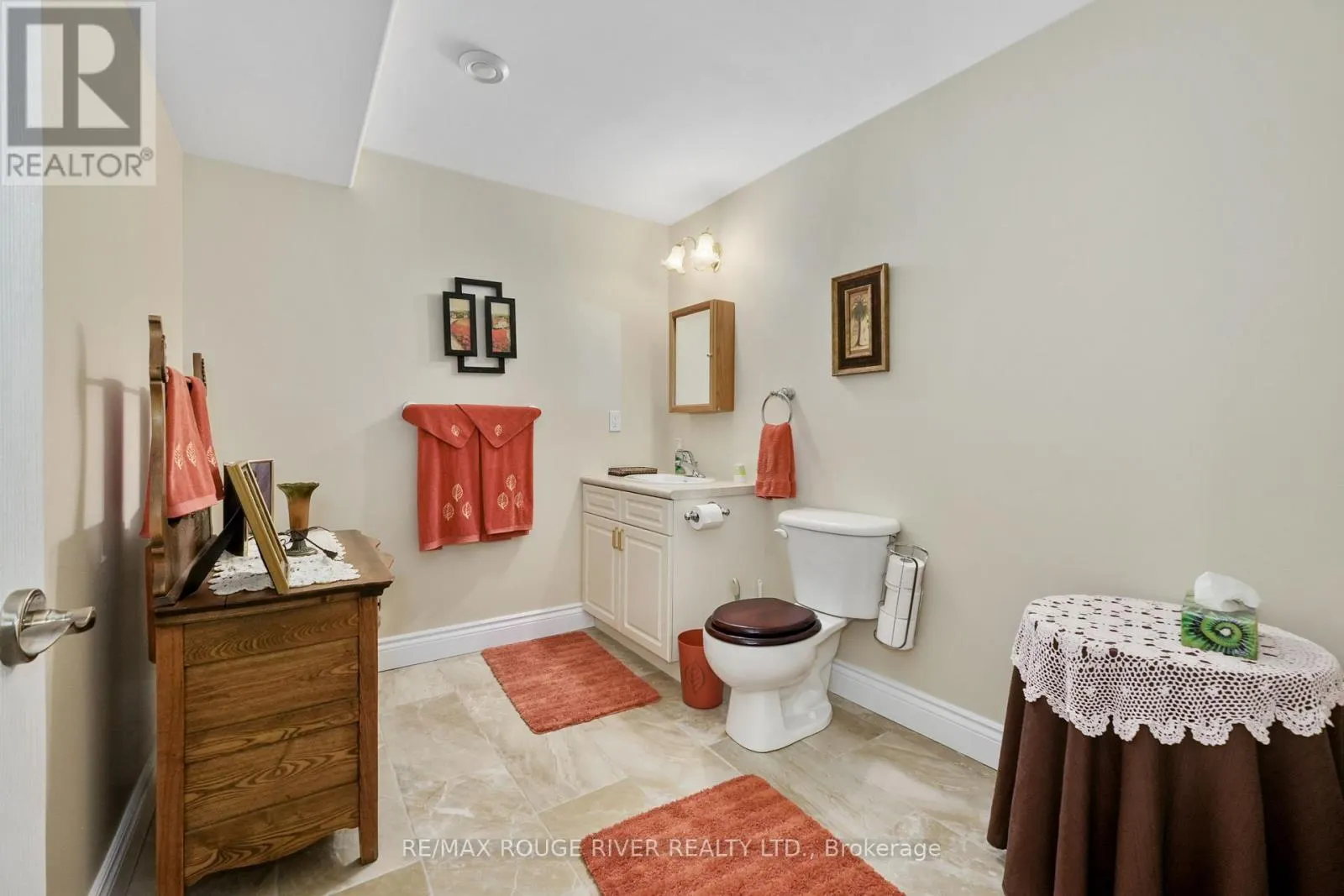 101 - 120 UNIVERSITY AVENUE E, #101