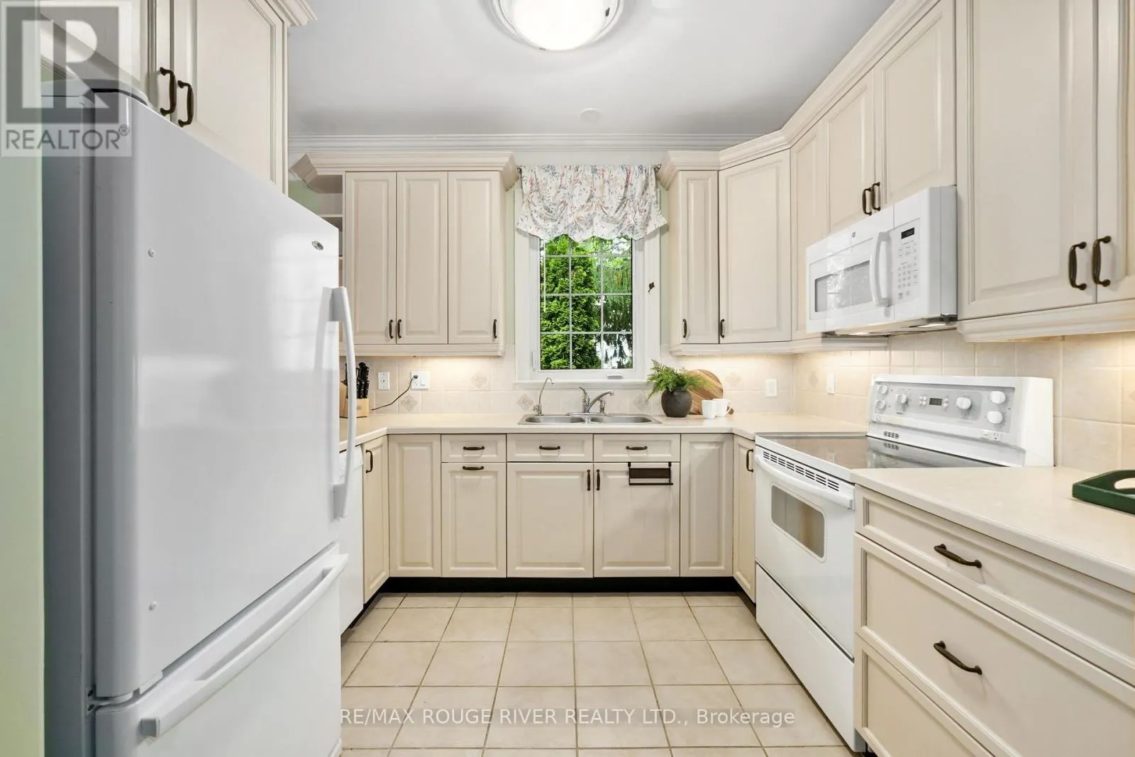 101 - 120 UNIVERSITY AVENUE E, #101