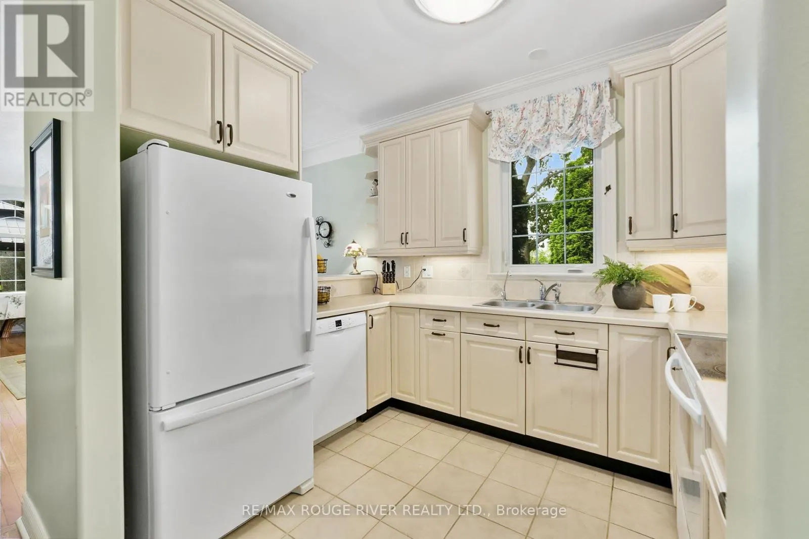101 - 120 UNIVERSITY AVENUE E, #101