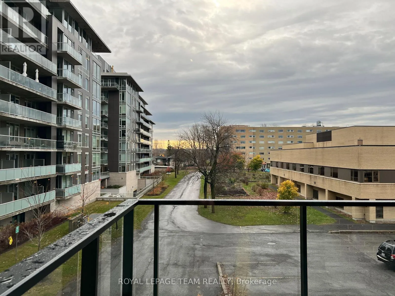 310 - 360 DESCHATELETS AVENUE