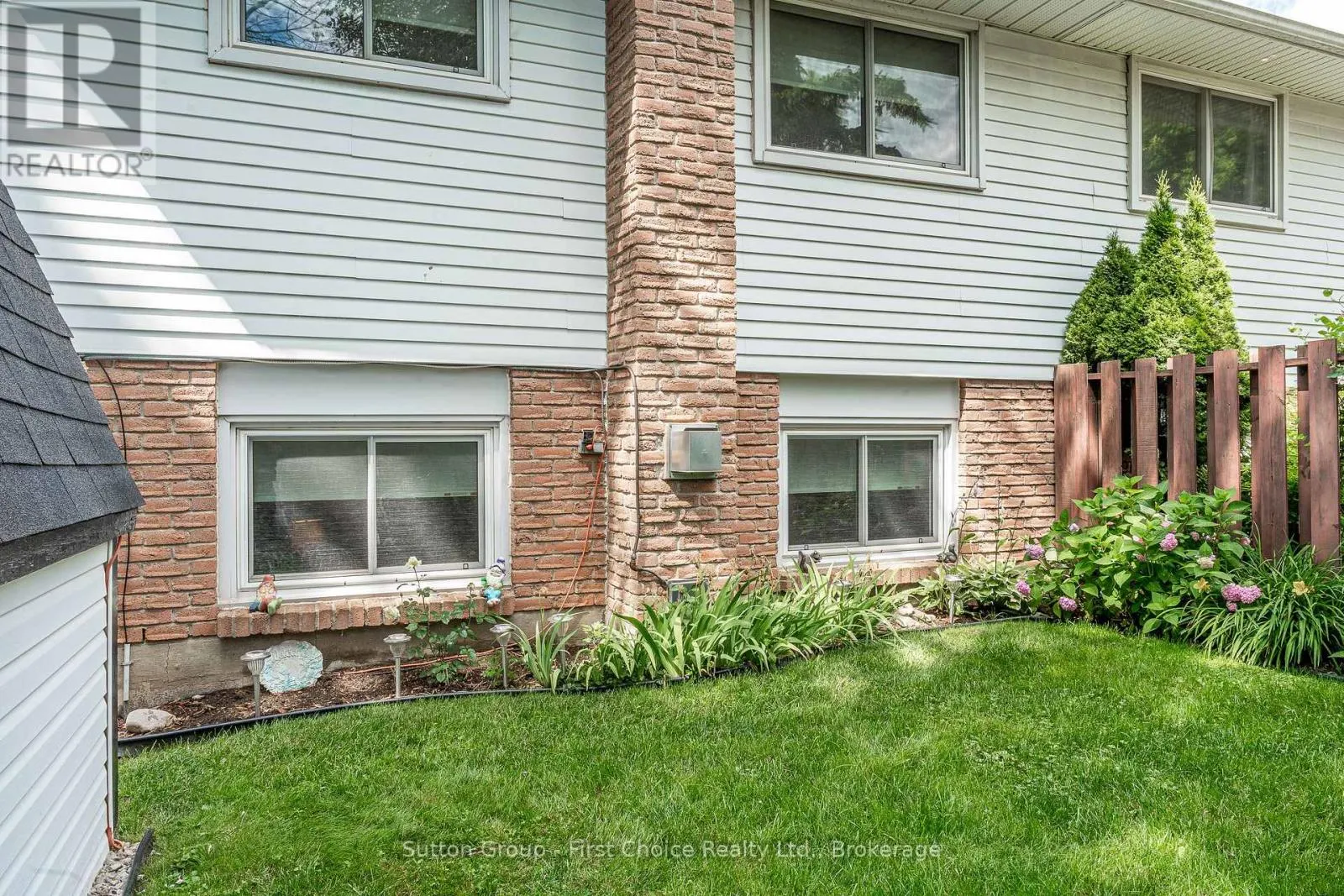 43 WOOTON COURT