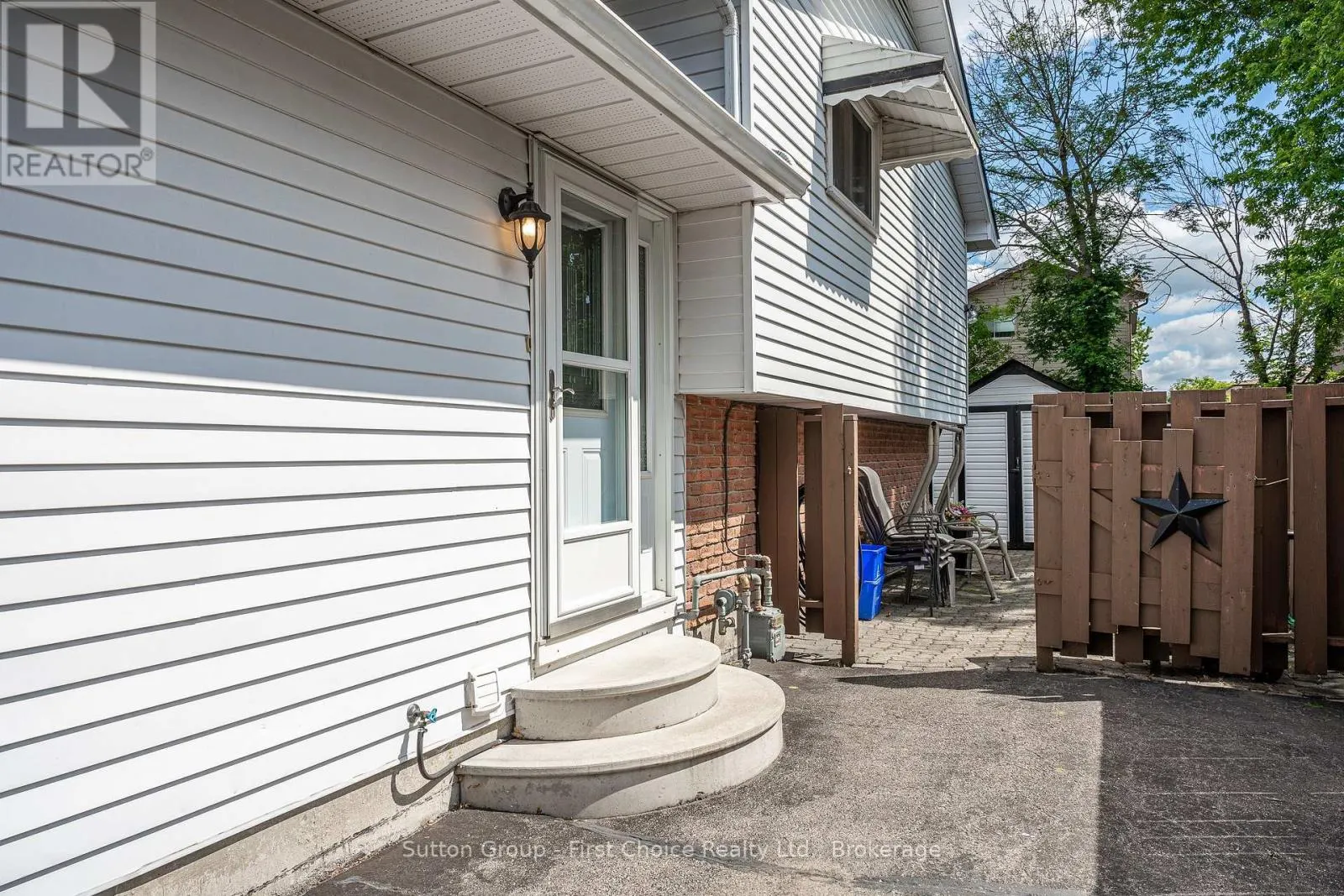 43 WOOTON COURT