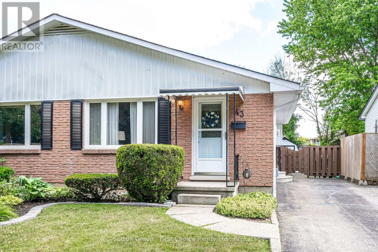 43 WOOTON COURT