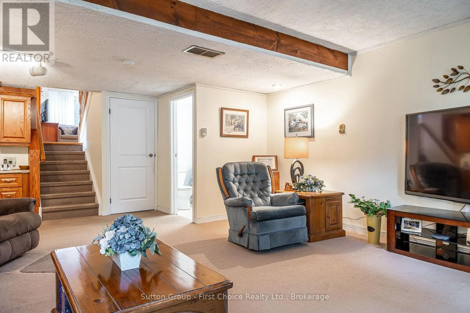 43 WOOTON COURT