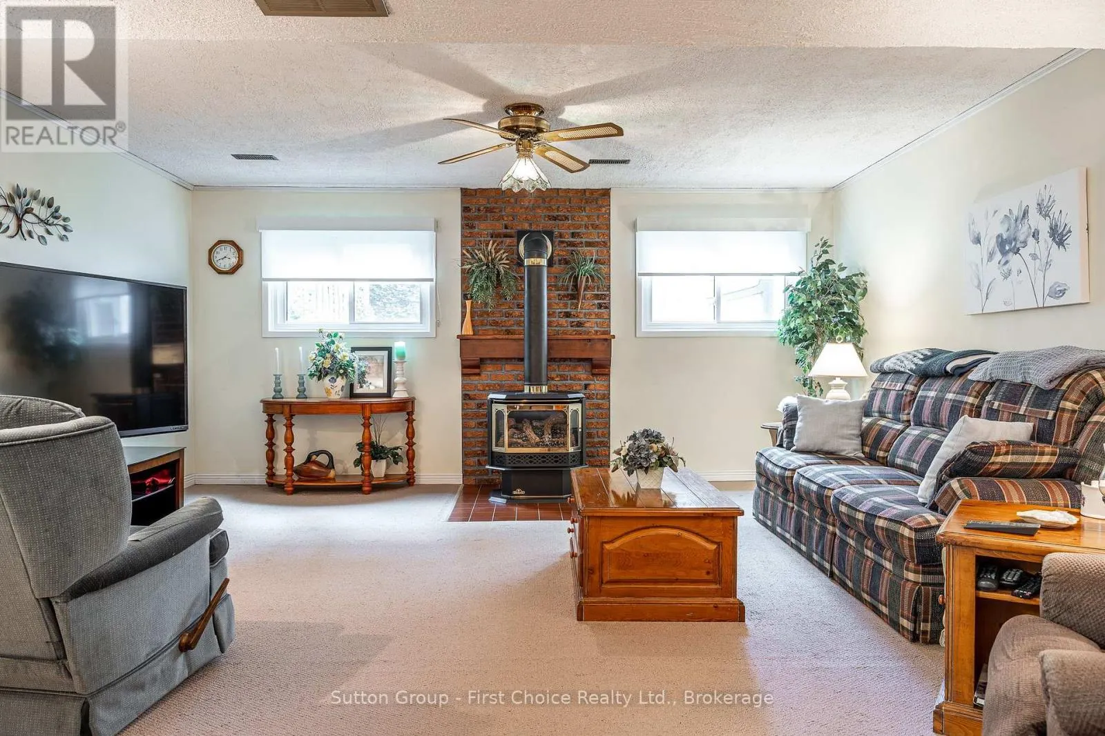 43 WOOTON COURT
