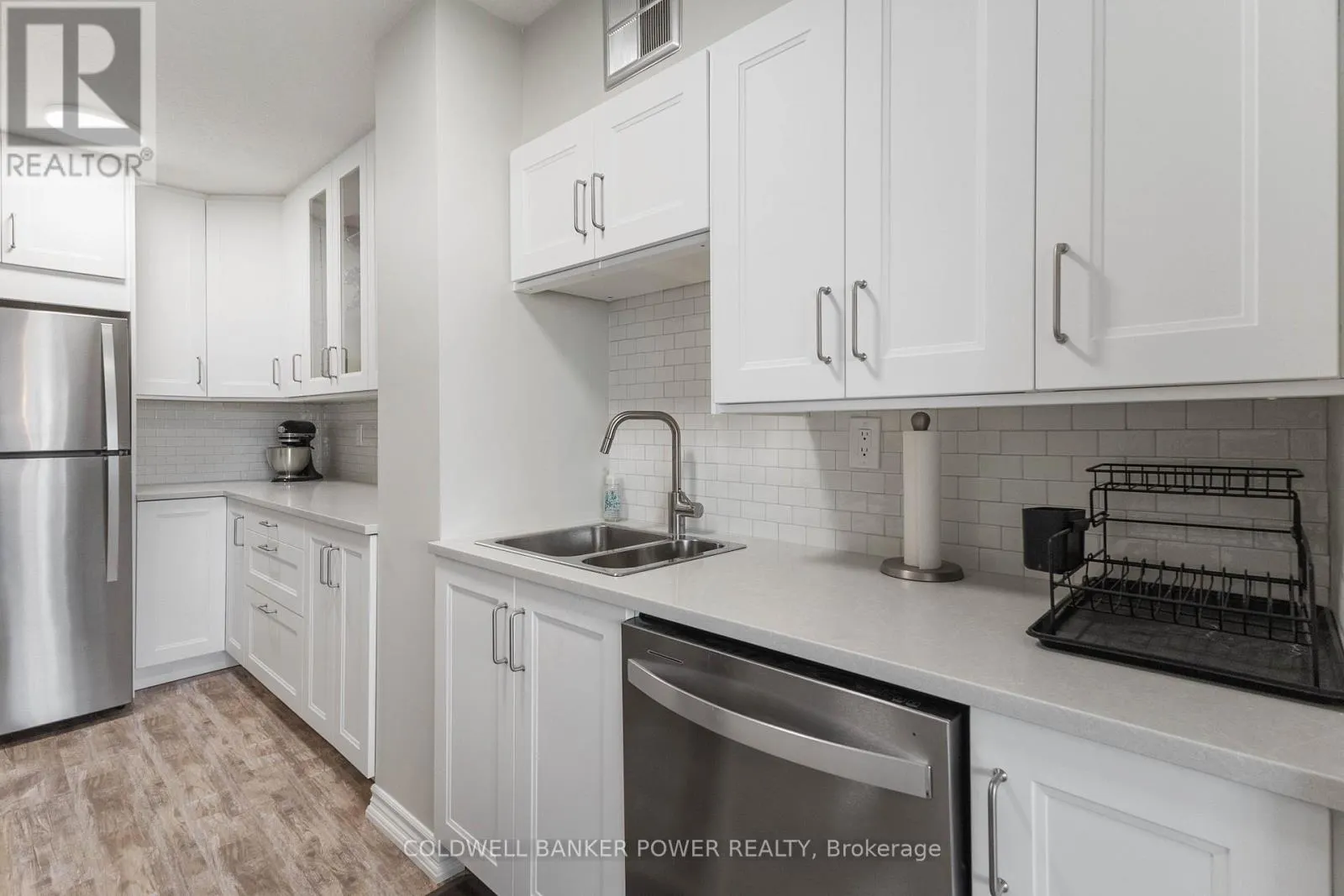 604 - 389 DUNDAS STREET, #604