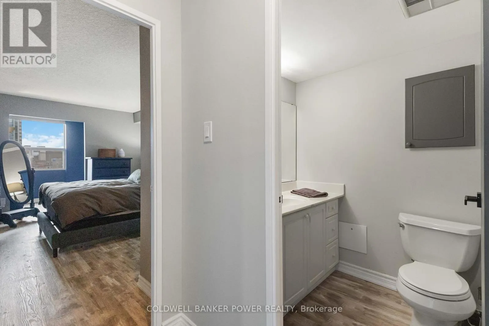 604 - 389 DUNDAS STREET, #604