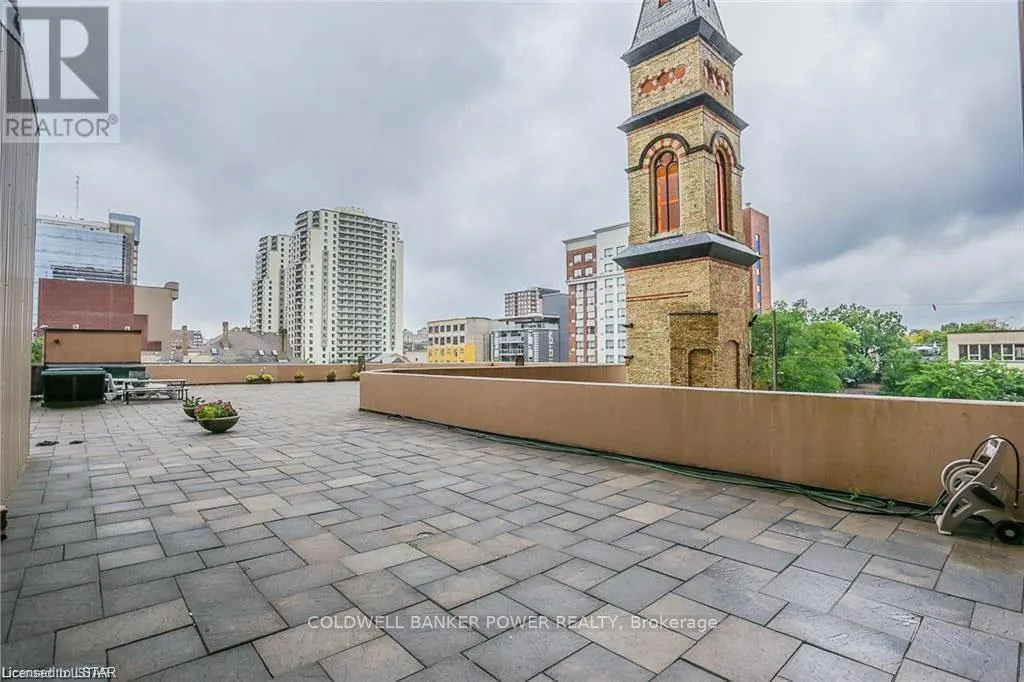 604 - 389 DUNDAS STREET, #604