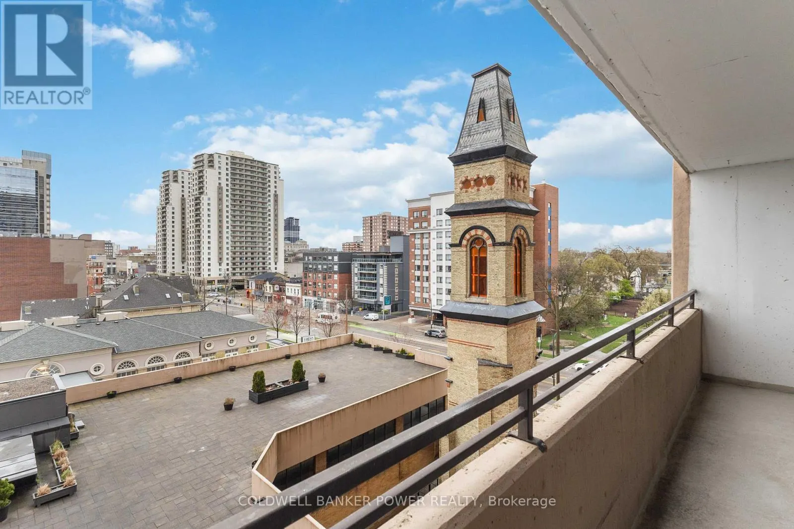 604 - 389 DUNDAS STREET, #604