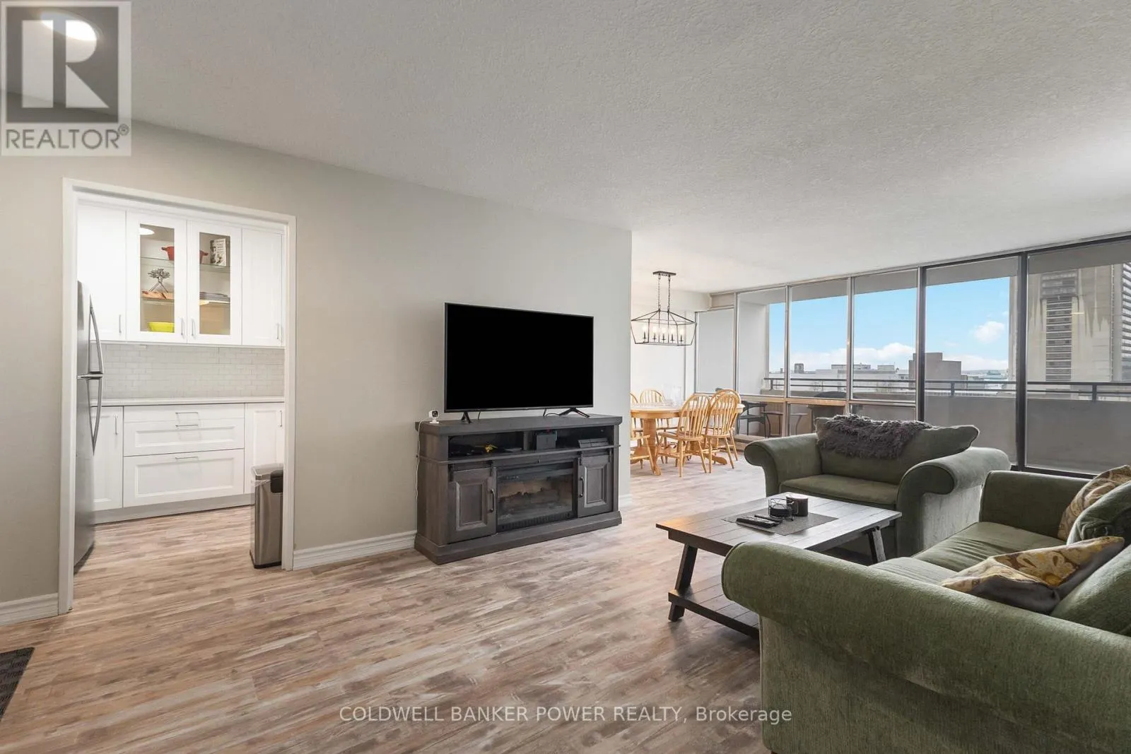 604 - 389 DUNDAS STREET, #604