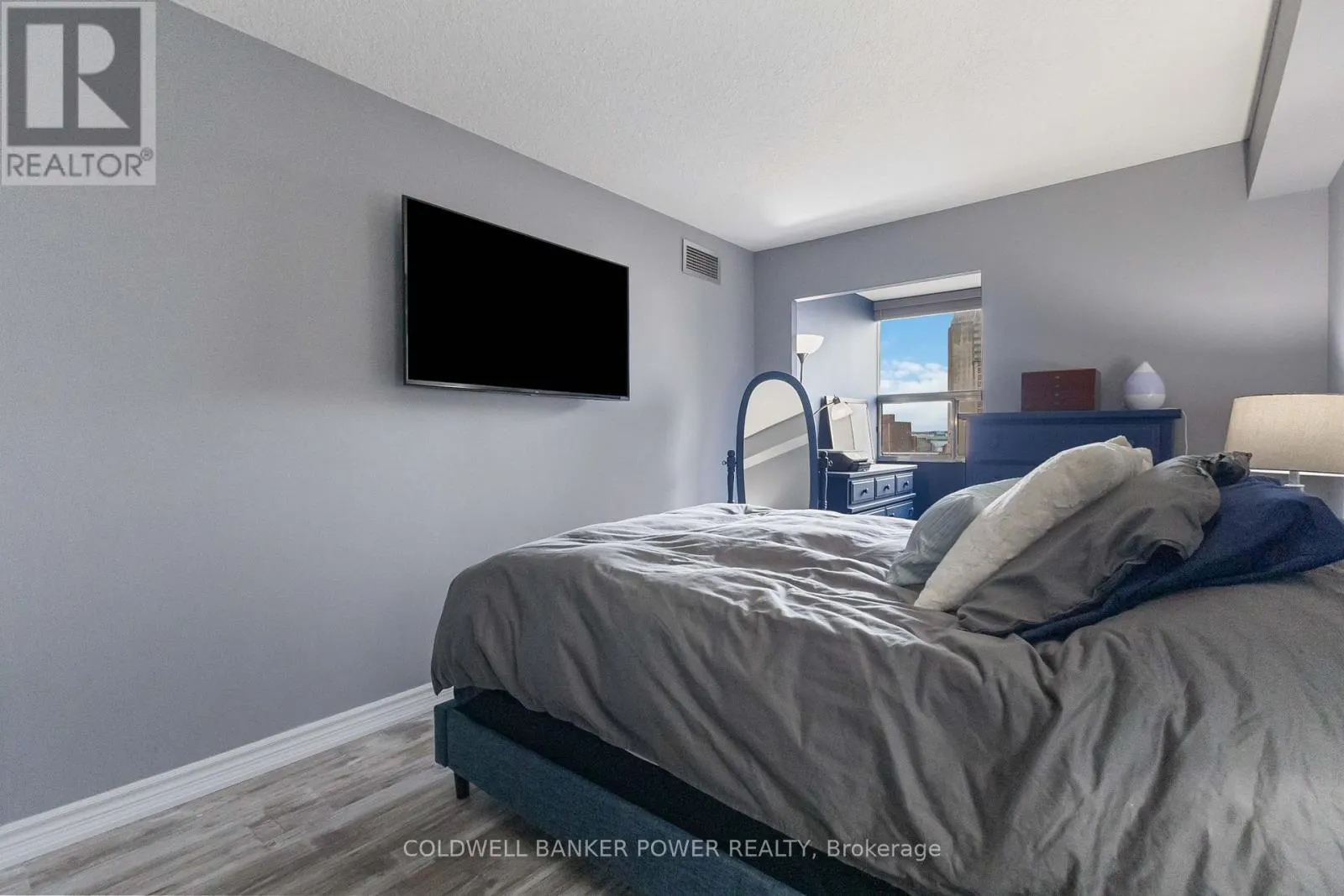 604 - 389 DUNDAS STREET, #604