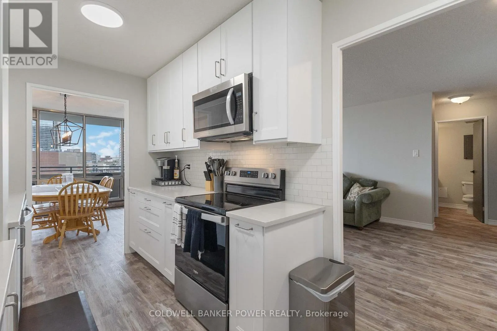 604 - 389 DUNDAS STREET, #604