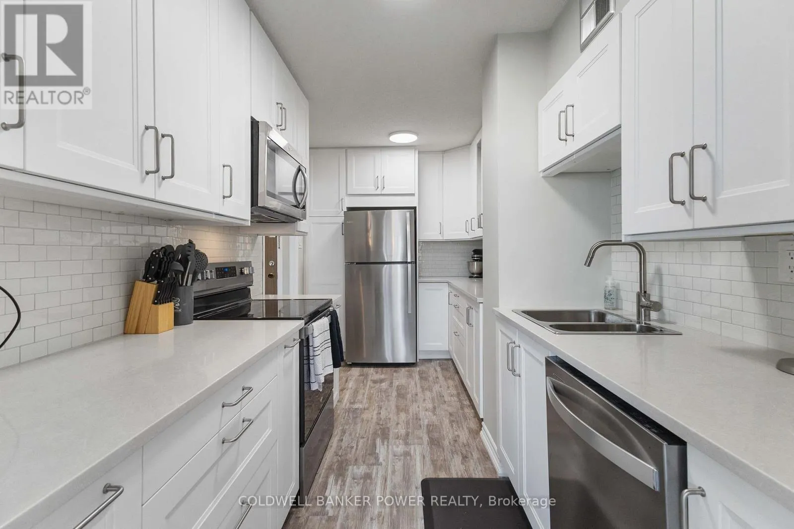 604 - 389 DUNDAS STREET, #604