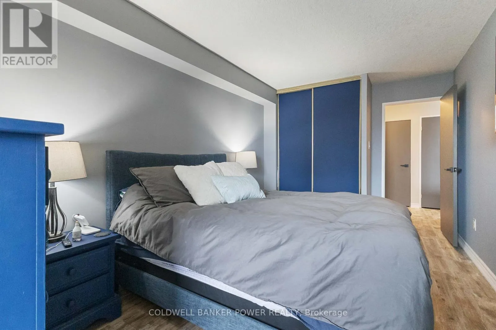 604 - 389 DUNDAS STREET, #604