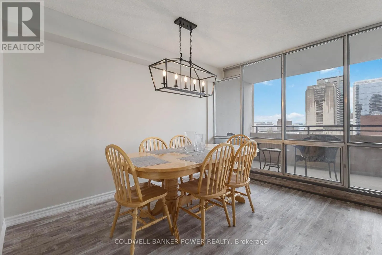 604 - 389 DUNDAS STREET, #604