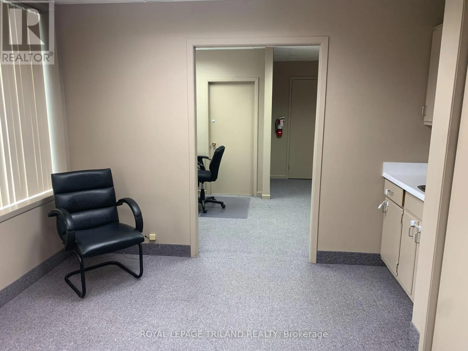 305 - 15 ST CATHARINE STREET, #305