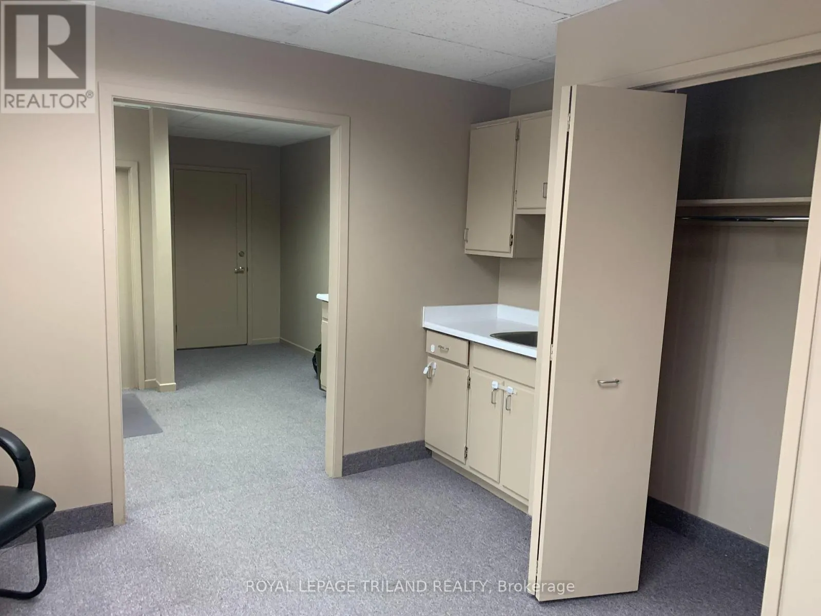 305 - 15 ST CATHARINE STREET, #305