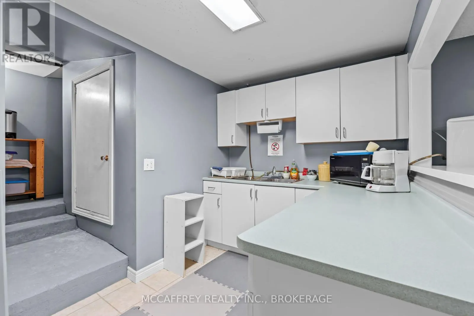 4 NEELY STREET