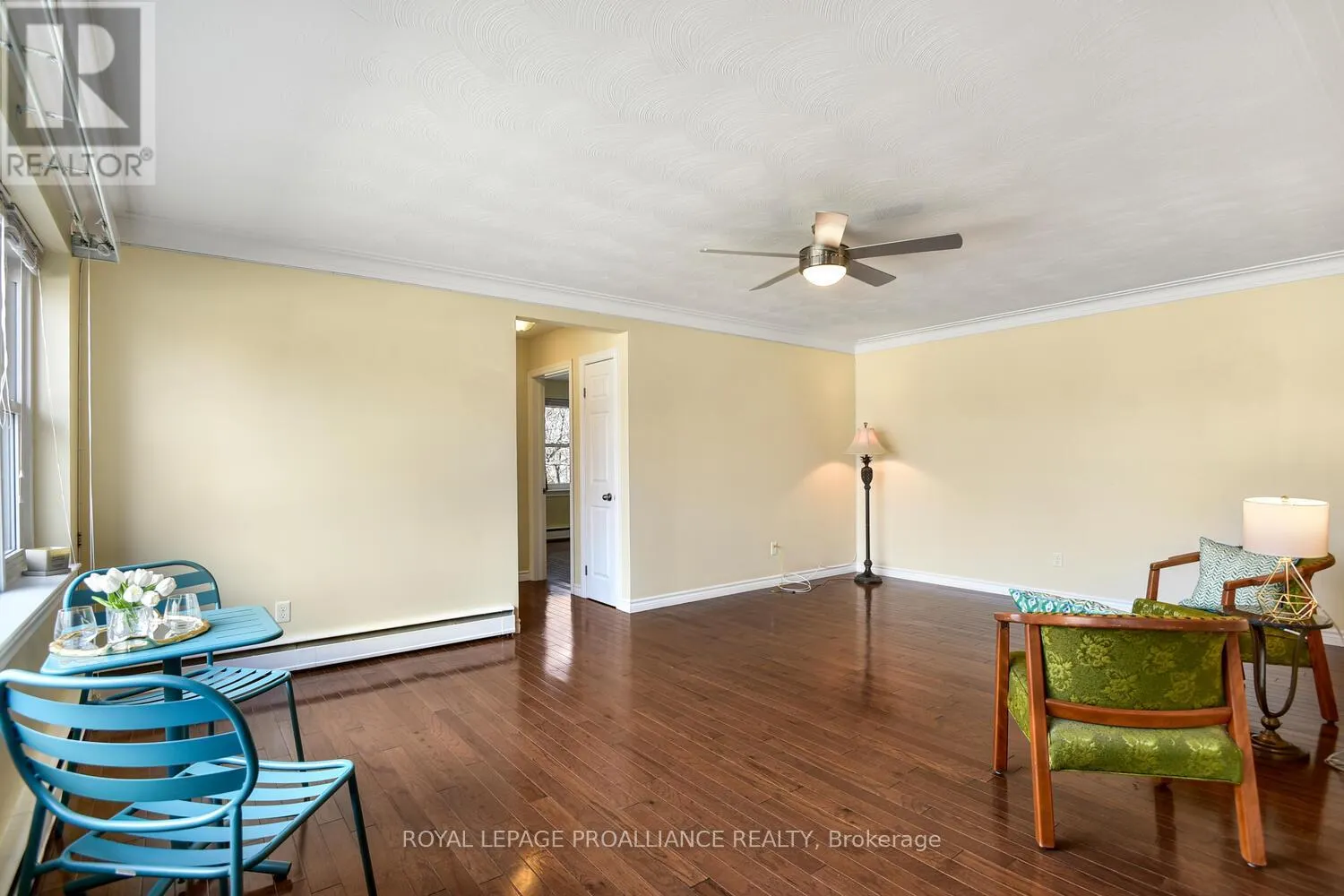11 - 167 PEARL STREET E