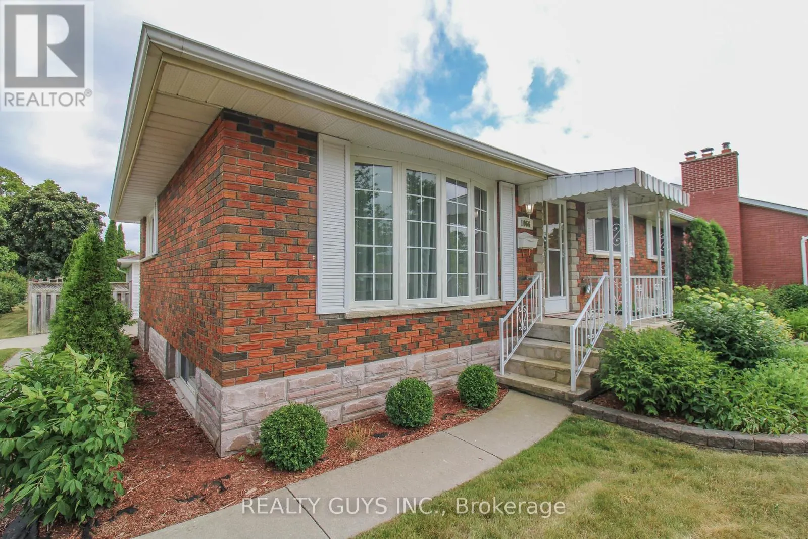 1066 GLEBEMOUNT CRESCENT