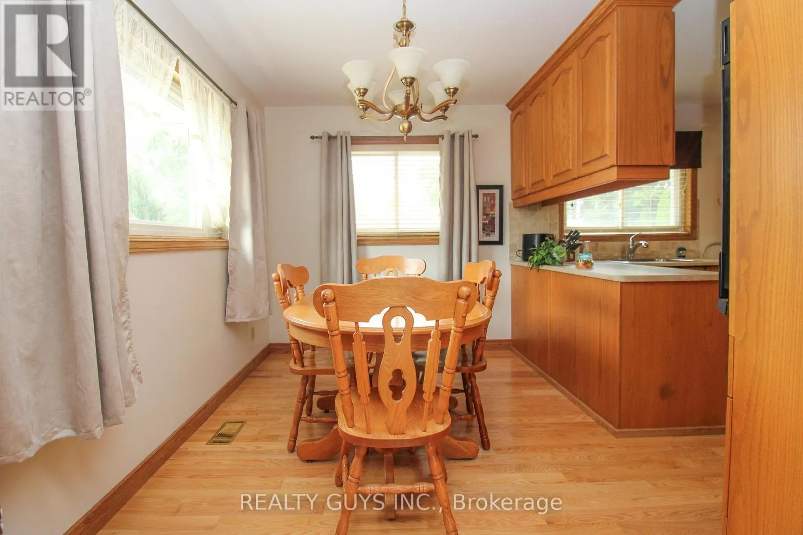 1066 GLEBEMOUNT CRESCENT