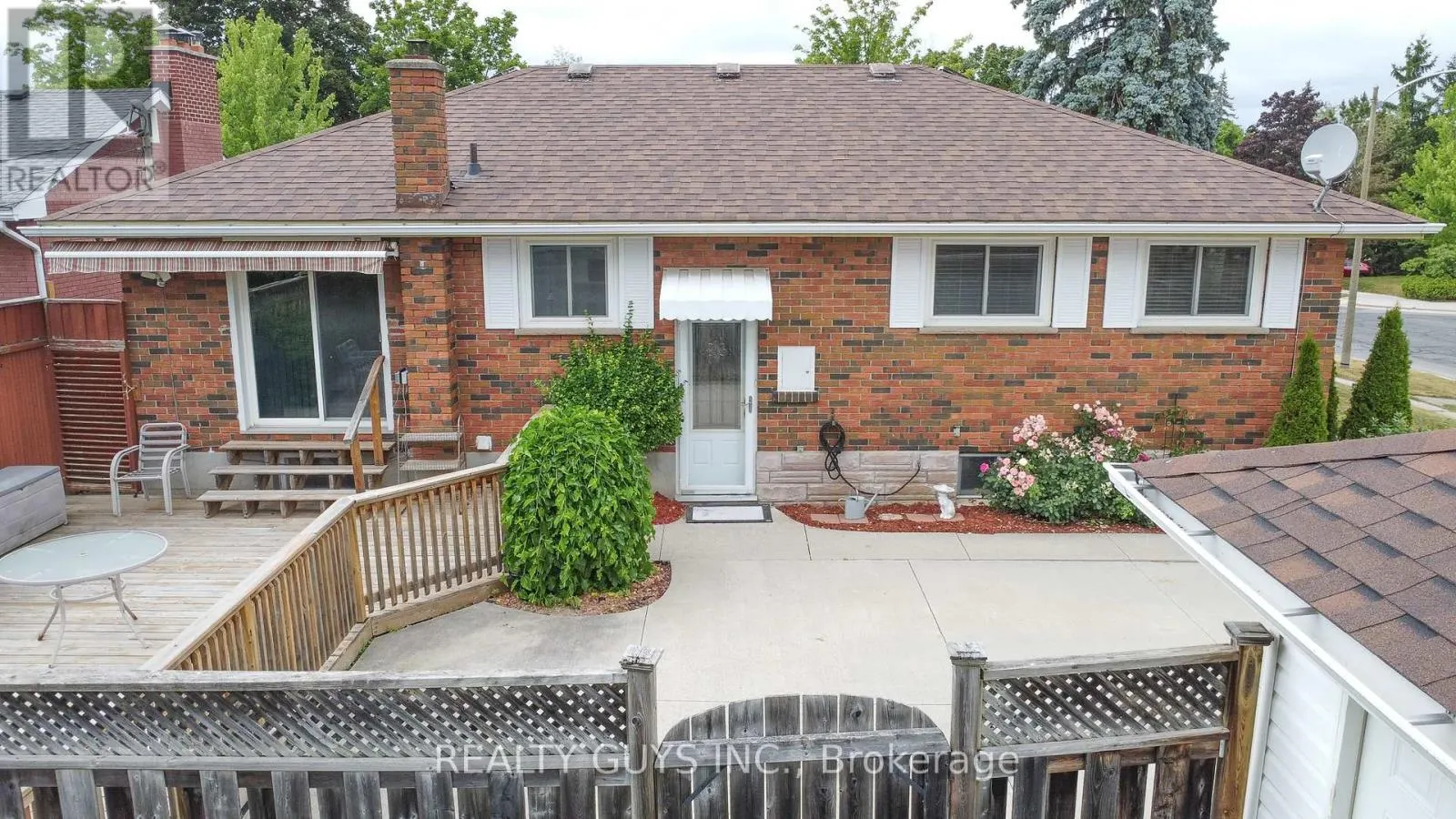 1066 GLEBEMOUNT CRESCENT