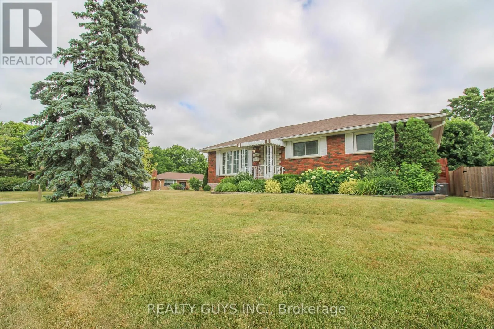 1066 GLEBEMOUNT CRESCENT